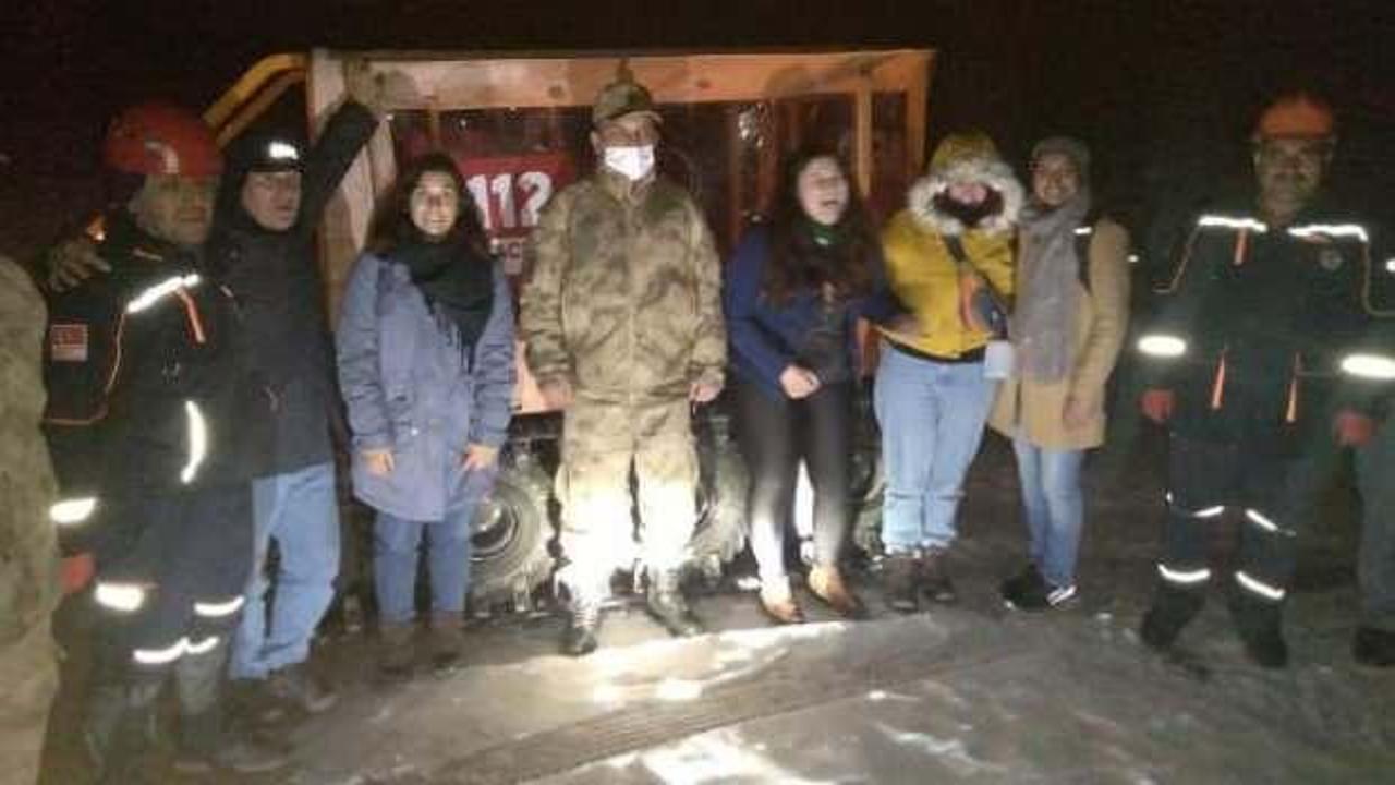 Nemrut Dağı'nda mahsur kalan 8 turistin yardımına ekipler koştu