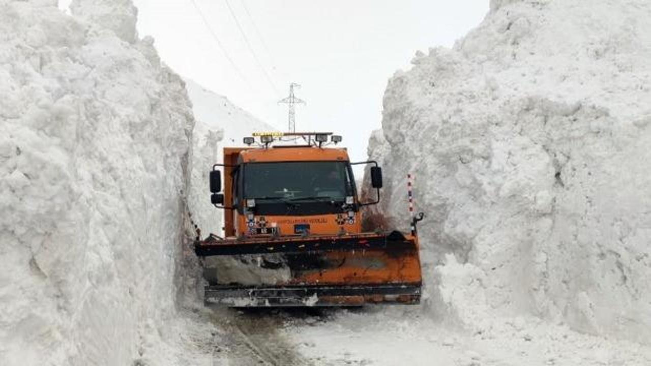 Y&uuml;ksekova&rsquo;da kar 6 metreyi aştı  