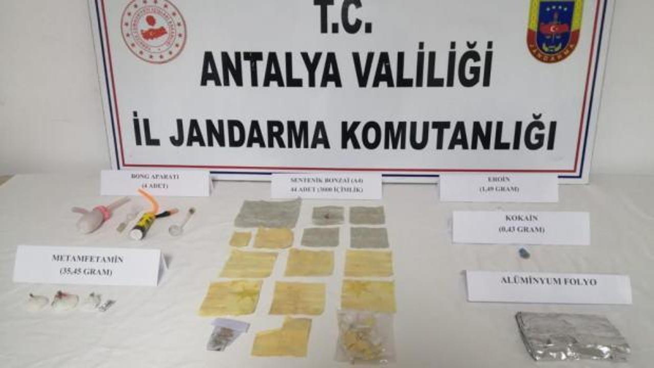 Antalya'da 3 bin 300 kullanımlık emdirilmiş sentetik bonzai ele geçirildi