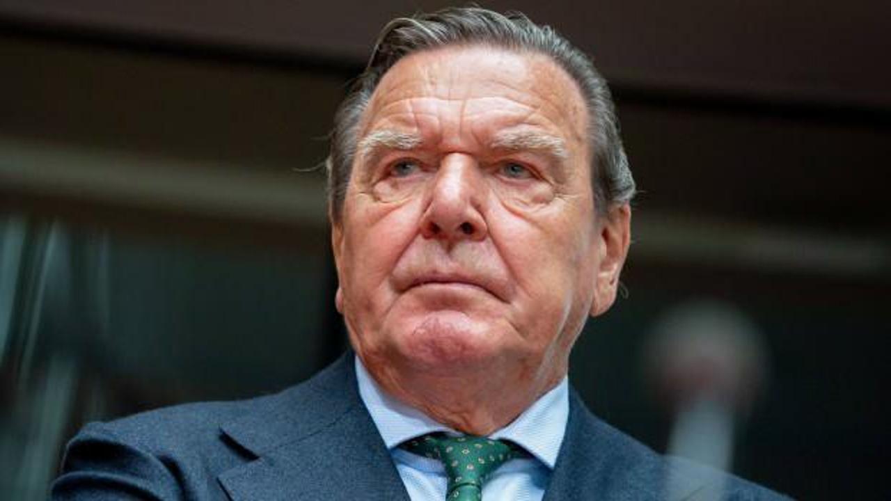 Gerhard Schröder’in onursal üyeliği iptal edildi