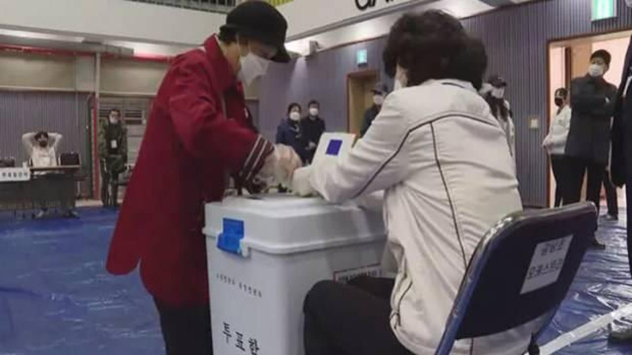 Güney Kore'de sandık çıkış anketlerinde 2 aday öne çıkıyor