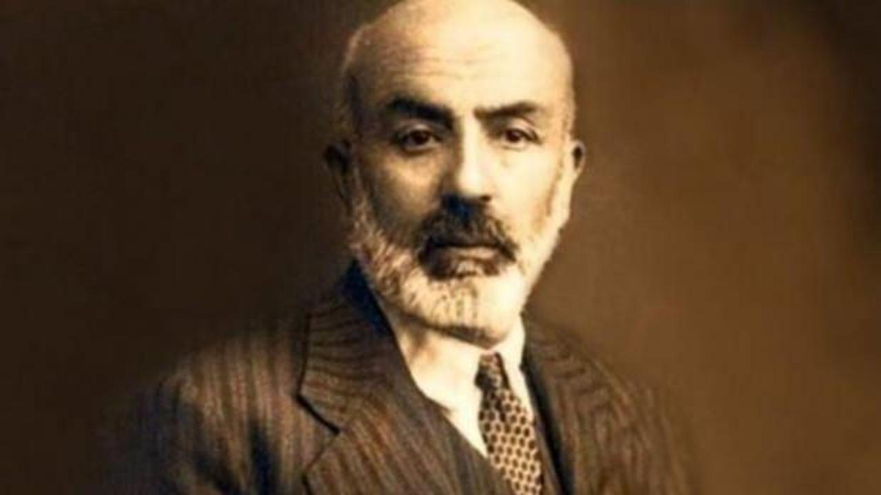 İstiklal Marşı'nın kabulünün 101. yılında Mehmet Akif Ersoy anılıyor