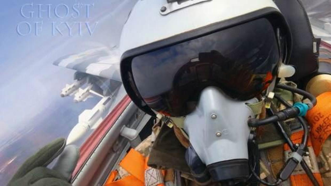 10 Rus uçağını düşürdüğü iddia edilen 'Kiev Hayaleti' adlı pilotun görüntüsü yayınladı