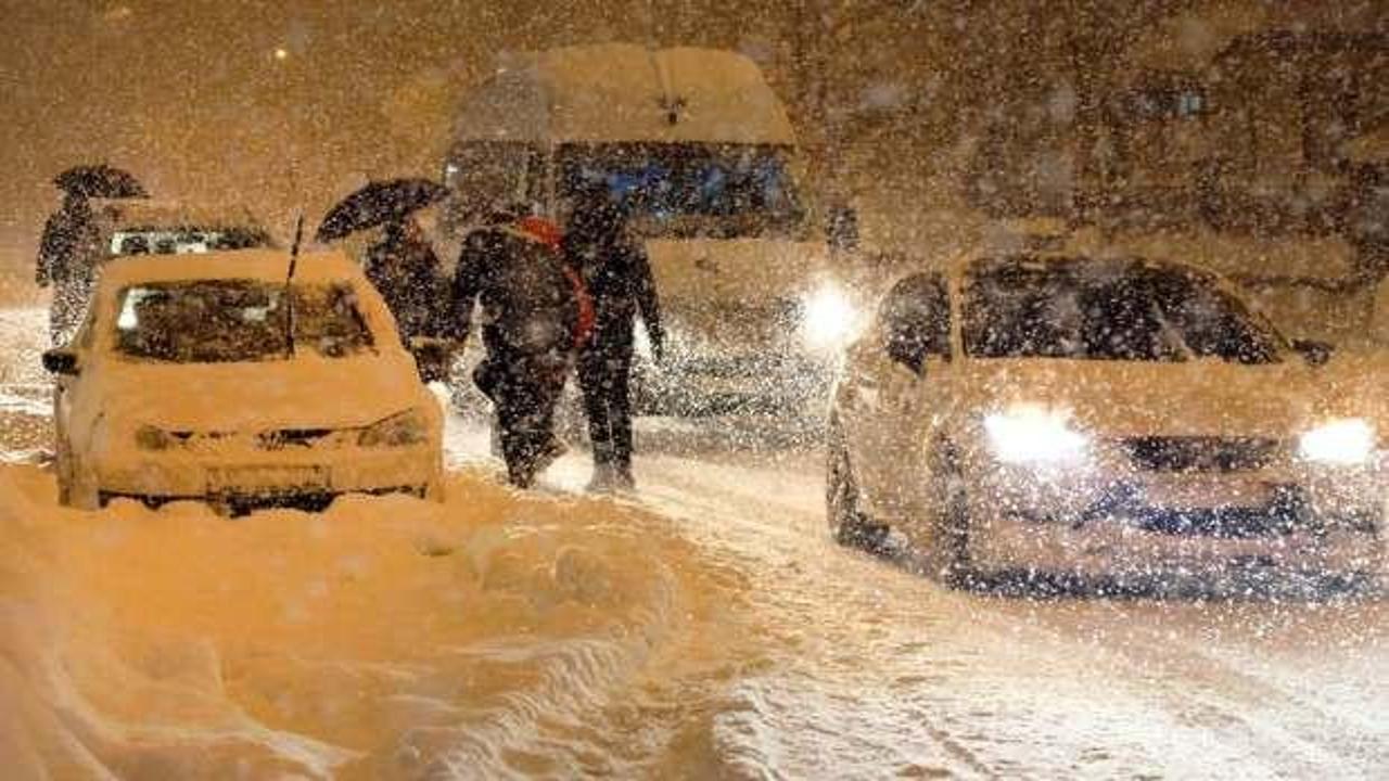 Meteoroloji İstanbul için saat verdi: Çok kuvvetli kar yağacak, dışarı çıkmayın