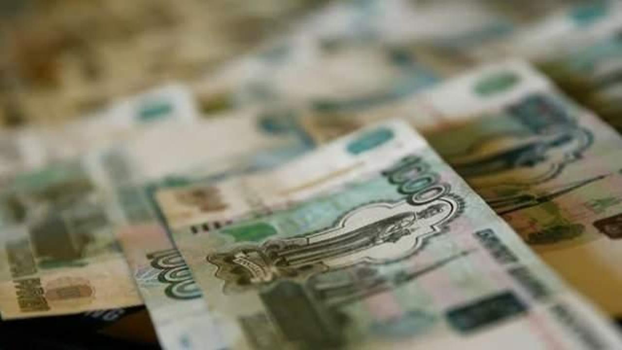 Rus rublesinde değer kaybı s&uuml;r&uuml;yor