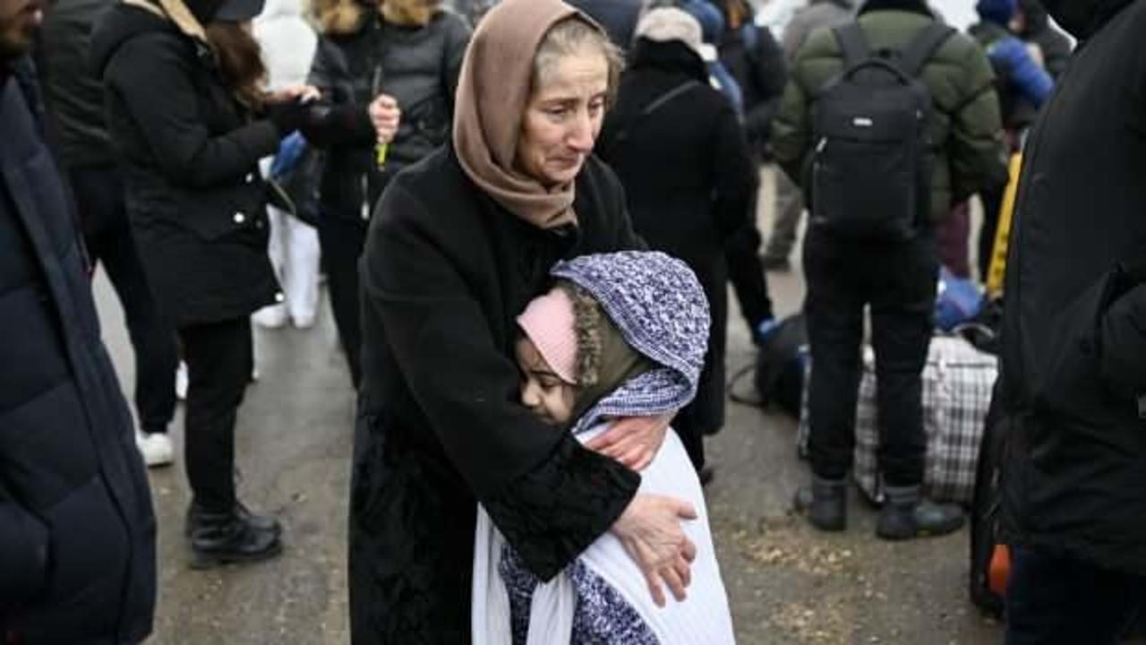 Yüzlerce Ukraynalı Belçika'da "geçici koruma" için sıra bekliyor