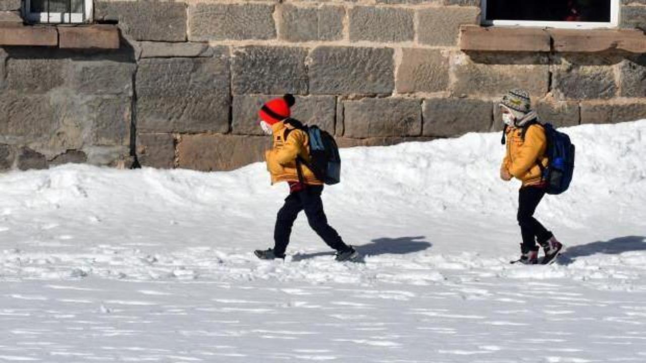 Bazı il ve ilçelerde eğitime kar engeli!