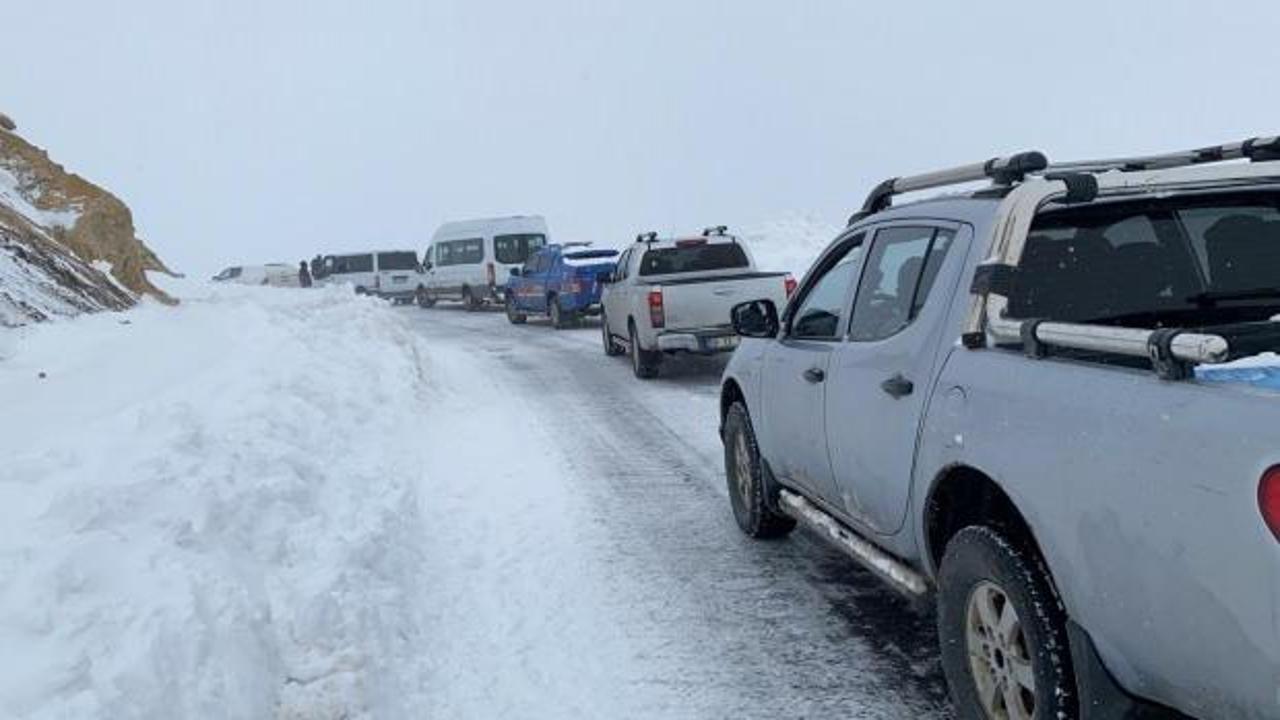 Hakkari’de kar teyakkuzu! 196 yerleşim yerinin yolu ulaşıma kapandı