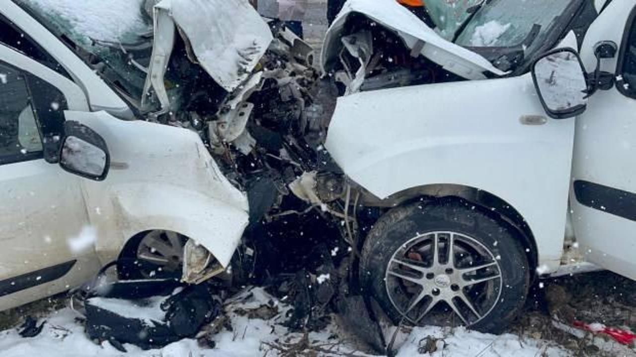 Mardin'de iki araç kafa kafaya çarpıştı: 4 ölü 7 yaralı