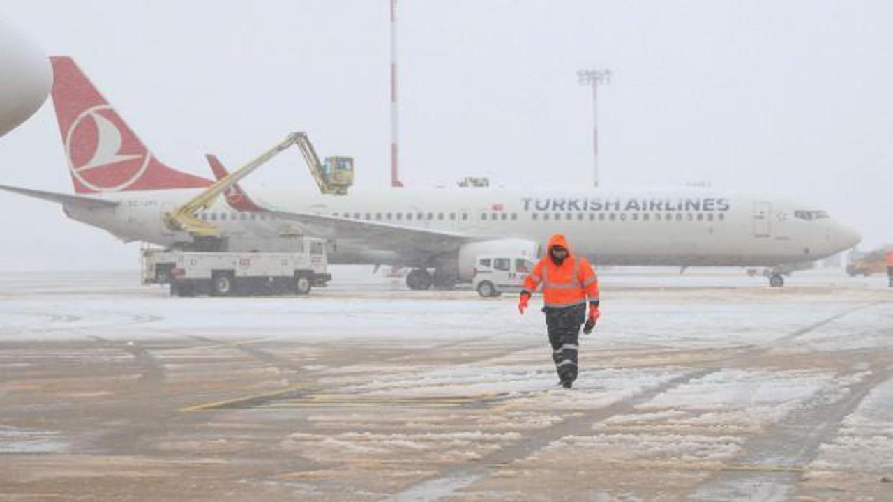 THY, İstanbul Havalimanı'nda 57 seferini iptal etti