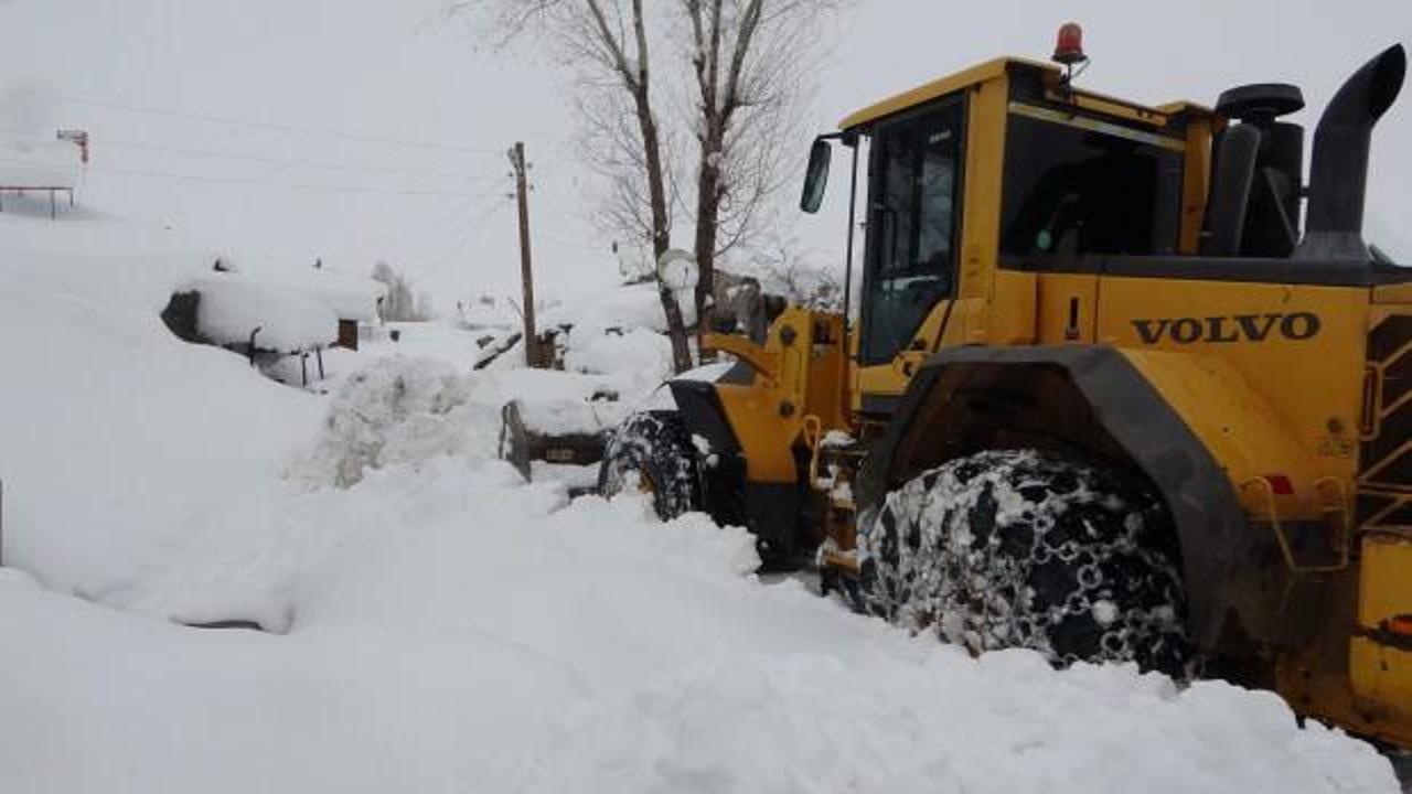 Muş’ta kar mücadelesi sürüyor! 67 köy yolu ulaşıma kapandı   
