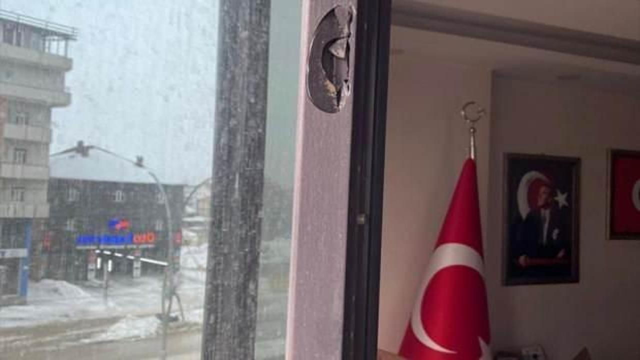 Son Dakika: AK Parti Yüksekova İlçe Başkanlığına saldırı!