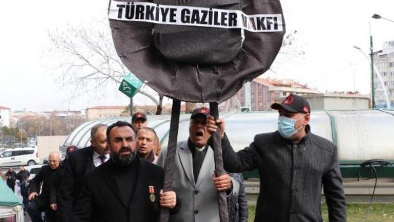 Uzman çavuşlar, Türk Tabipleri Birliği'nden "Türk" ifadesinin kaldırılmasını talep etti