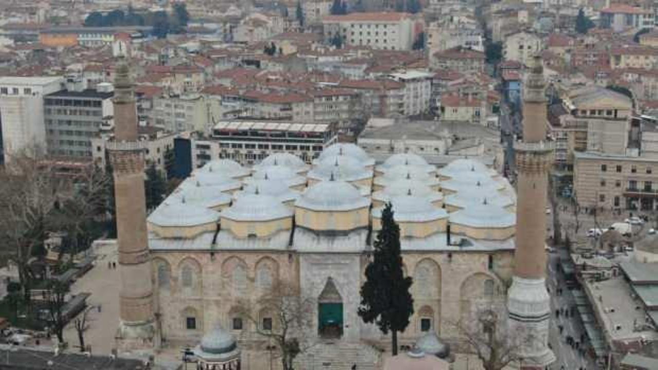 623 yıllık Ulu Cami'ye Ramazan mahyası asıldı