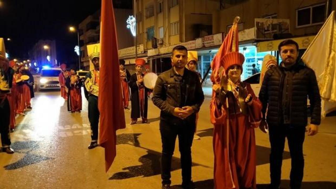 İmam hatipli öğrenciler Erzinli vatandaşları mehter marşı ile sahura kaldırdı