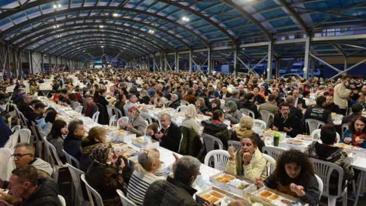 Tekirdağ'da Ramazan'ın ilk günü 3 bin 500 kişilik "Gönül Sofrası"
