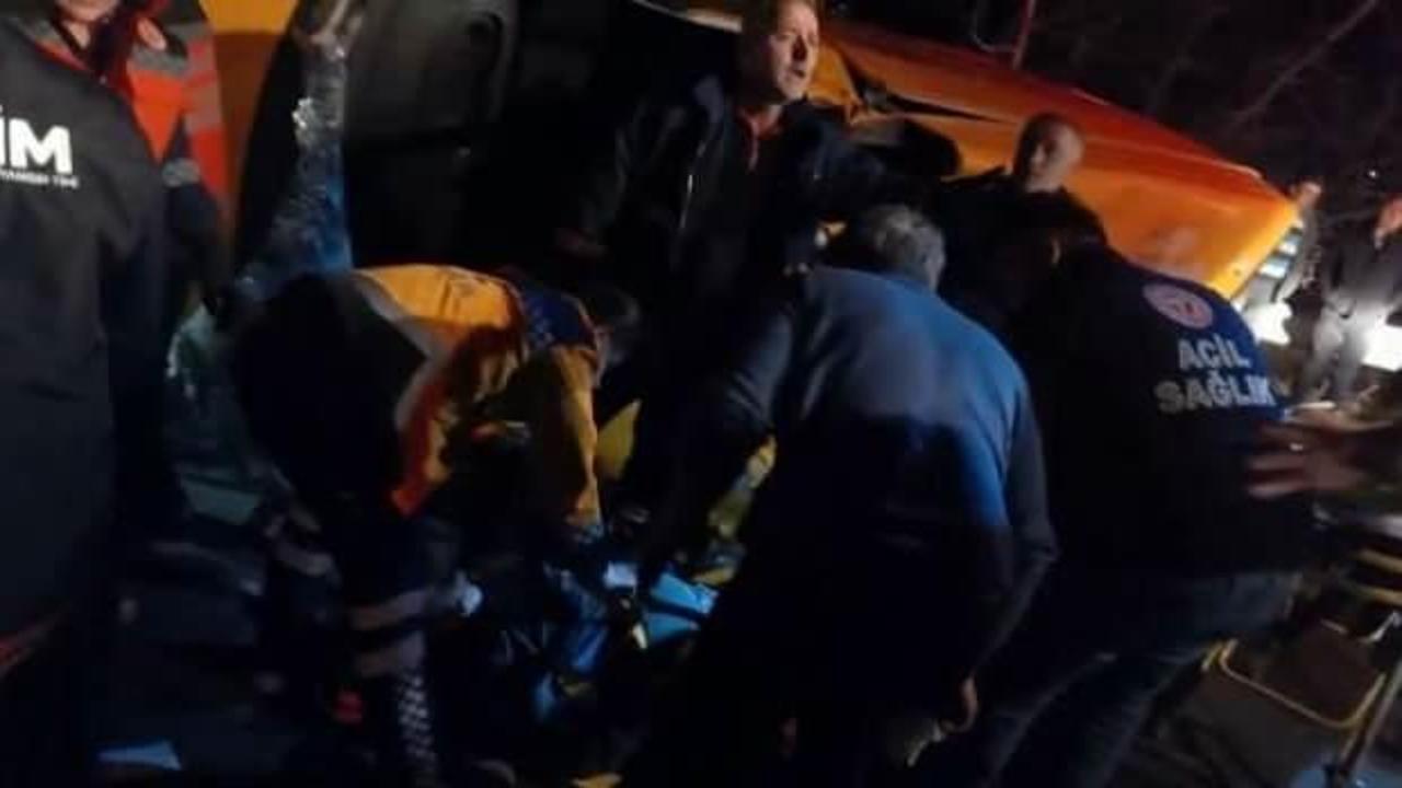 TEM'de feci kaza: Otomobille çarpışan minibüs metrelerce sürüklendi: 7 yaralı