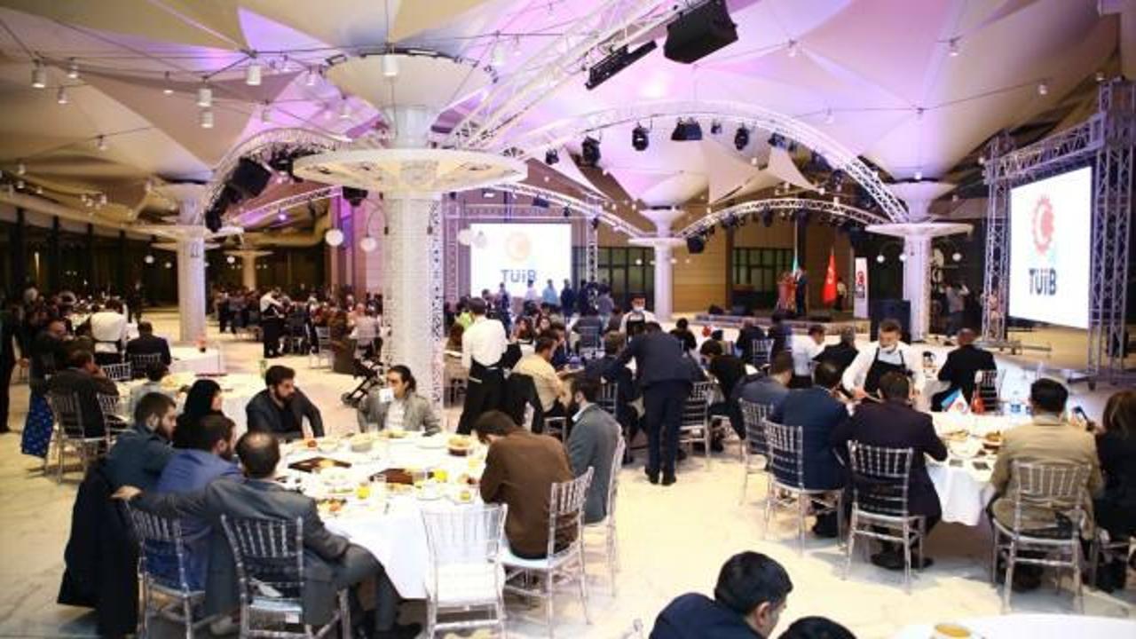 Azerbaycan'daki Türk iş adamları iftar yemeğinde buluştu