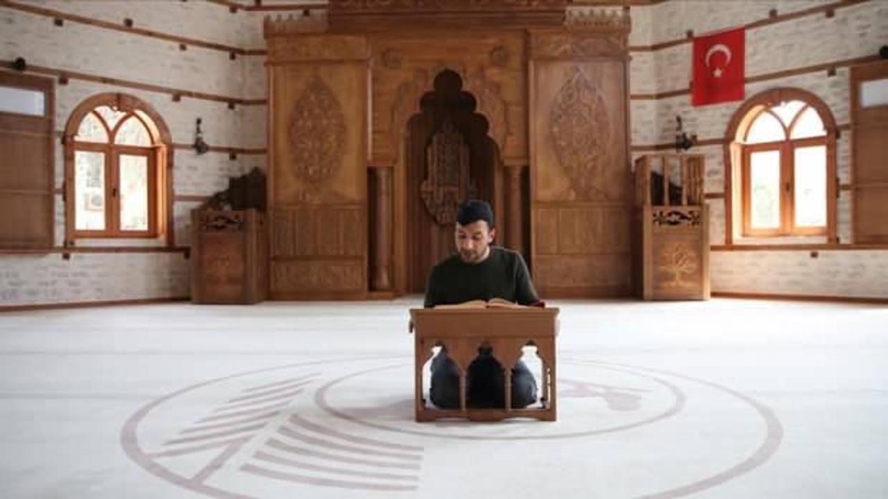 Mukabele geleneği Antalya’daki camilerde yaşatılıyor! 