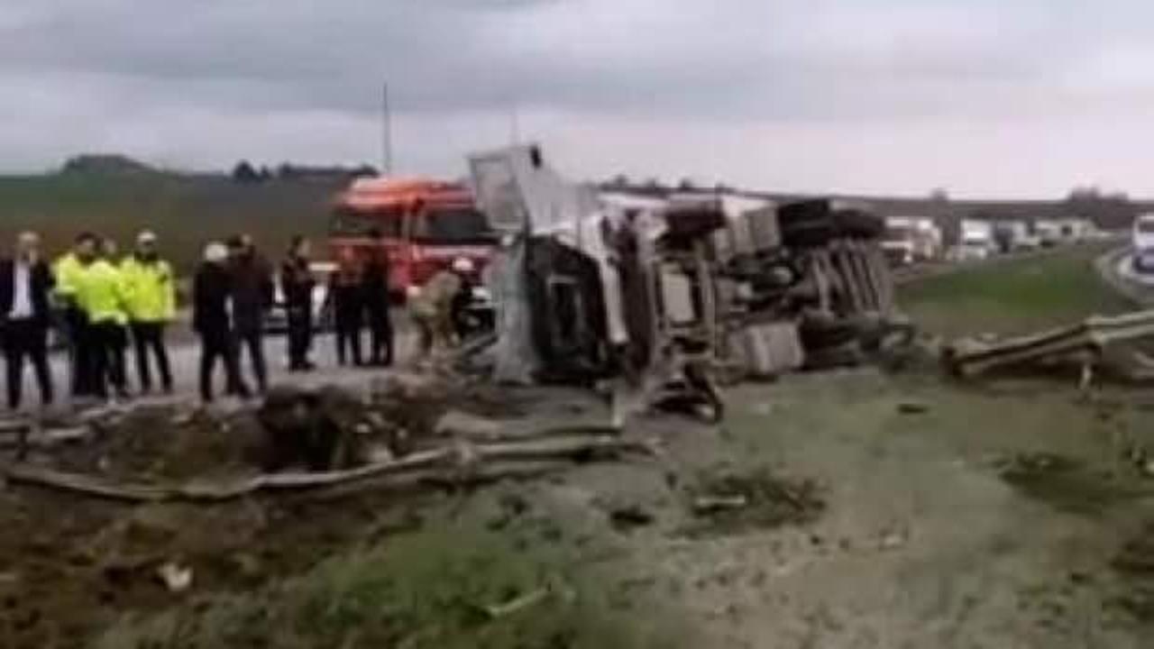 Silivri'de devrilen tankerin şoförü hayatını kaybetti