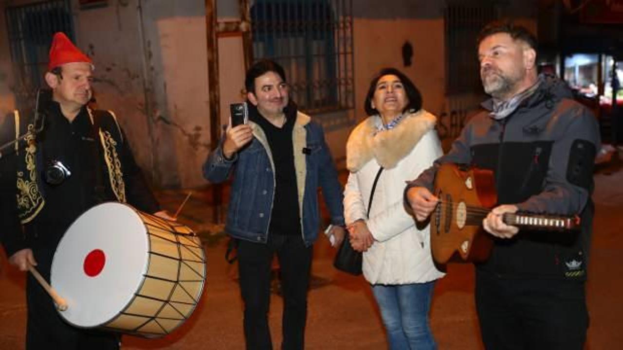 Bağcılar'da ünlü sanatçı Sami Çelik ud çalarak sahura kaldırdı 