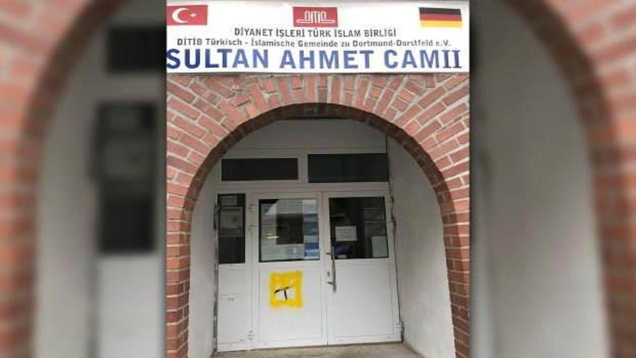 Almanya'da DİTİB'e bağlı camiye gamalı haçlı mektup tehdidi