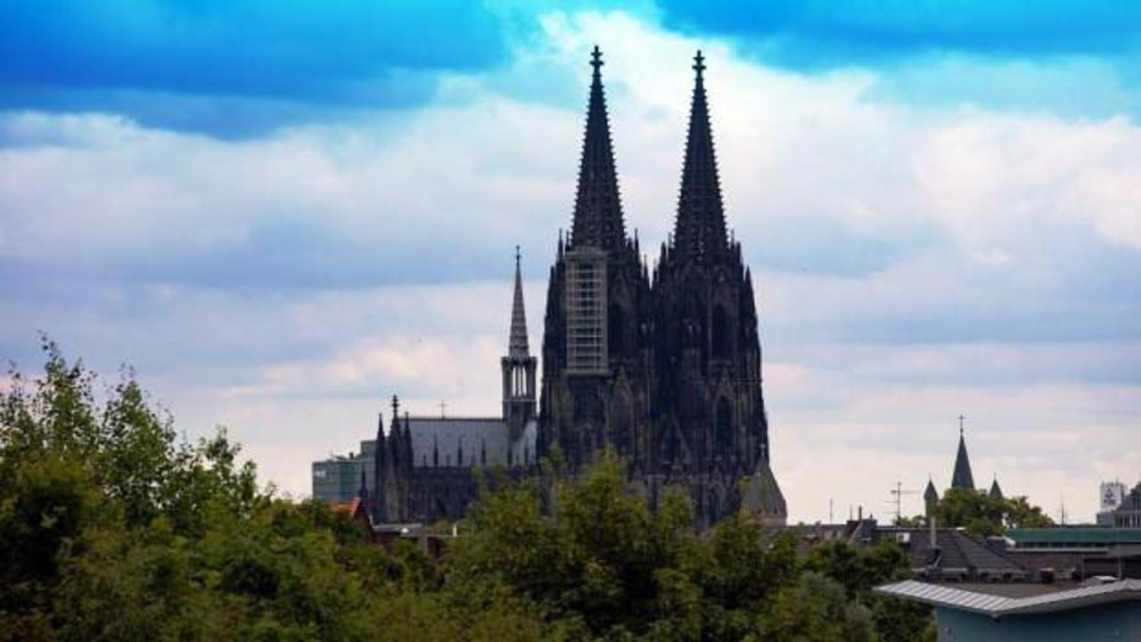Almanya'da kilisenin karıştığı skandal: Bağış paralarıyla rahibin kumar borcu ödenmiş!