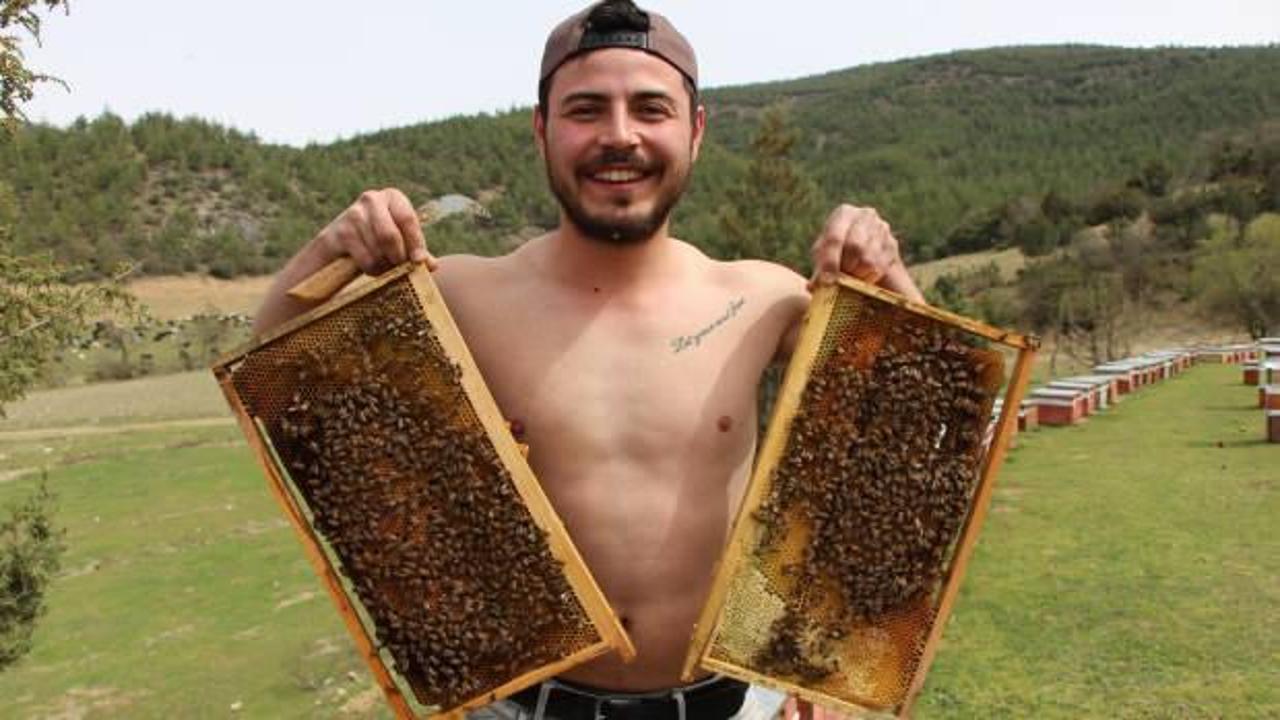 Amasya'da binlerce arının arasında korkusuzca dolaşan arıcı: Rakibim yok