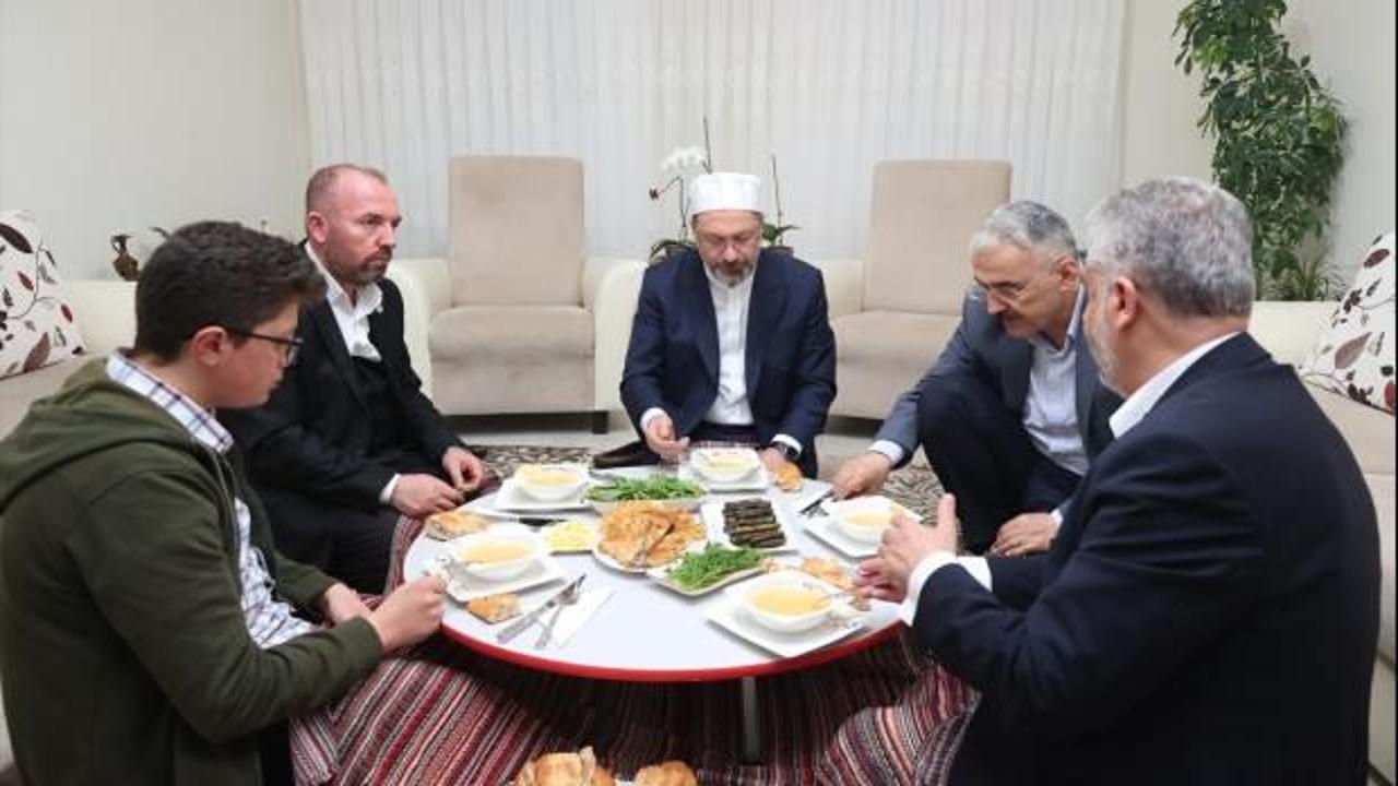 Diyanet İşleri Başkanı Erbaş, sahurda imam hatibin evine konuk oldu