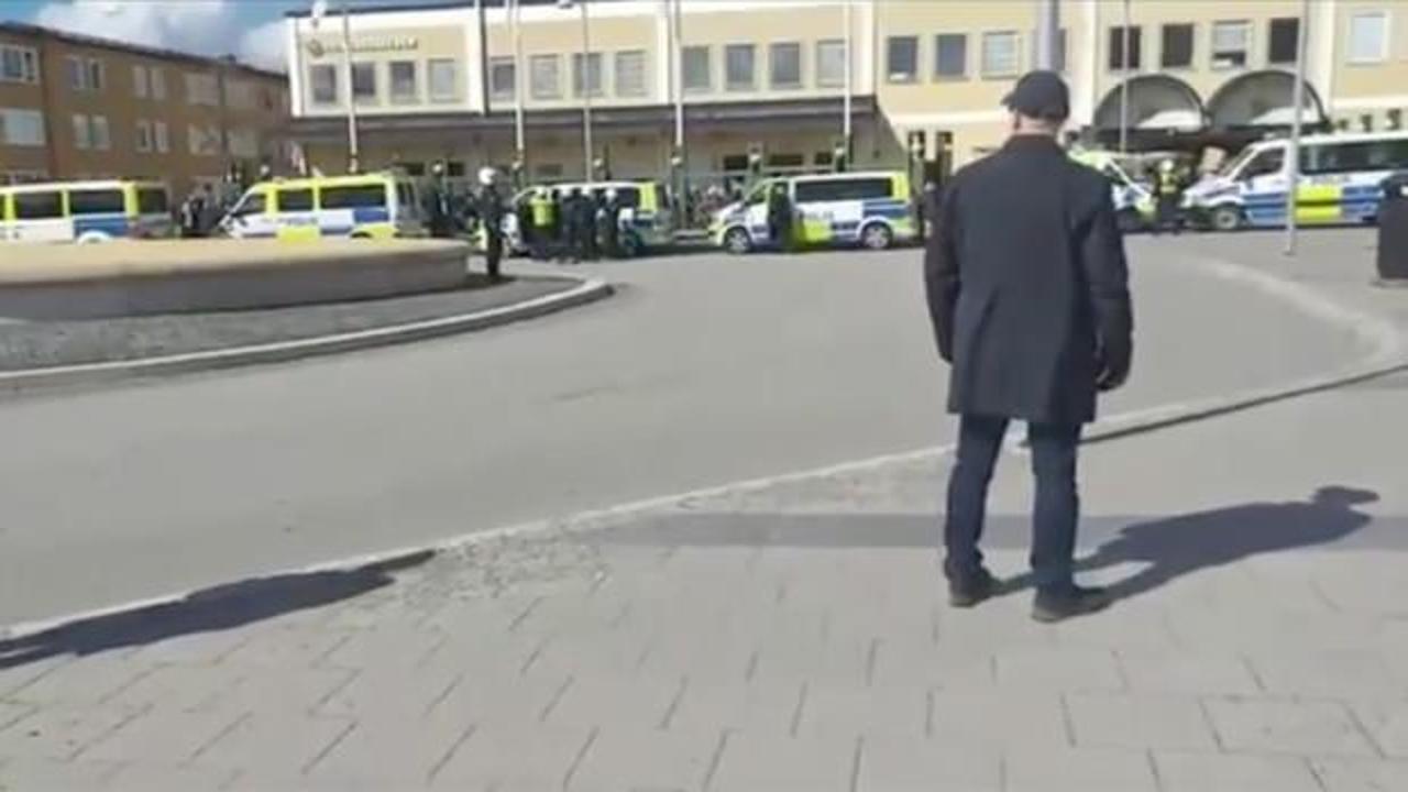 İsveç'te aşırı sağcı siyasetçi bir kez daha Kur'an yakarak provokasyon yaptı