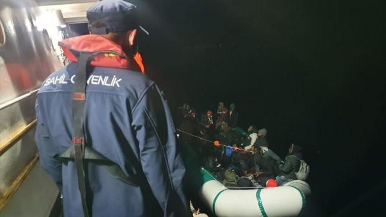Yunanistan unsurlarının Türk kara sularına ittiği 53 göçmen kurtarıldı