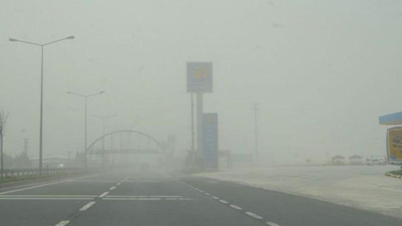 Aksaray'da kum fırtınası ulaşımda zor anlar yaşatıyor