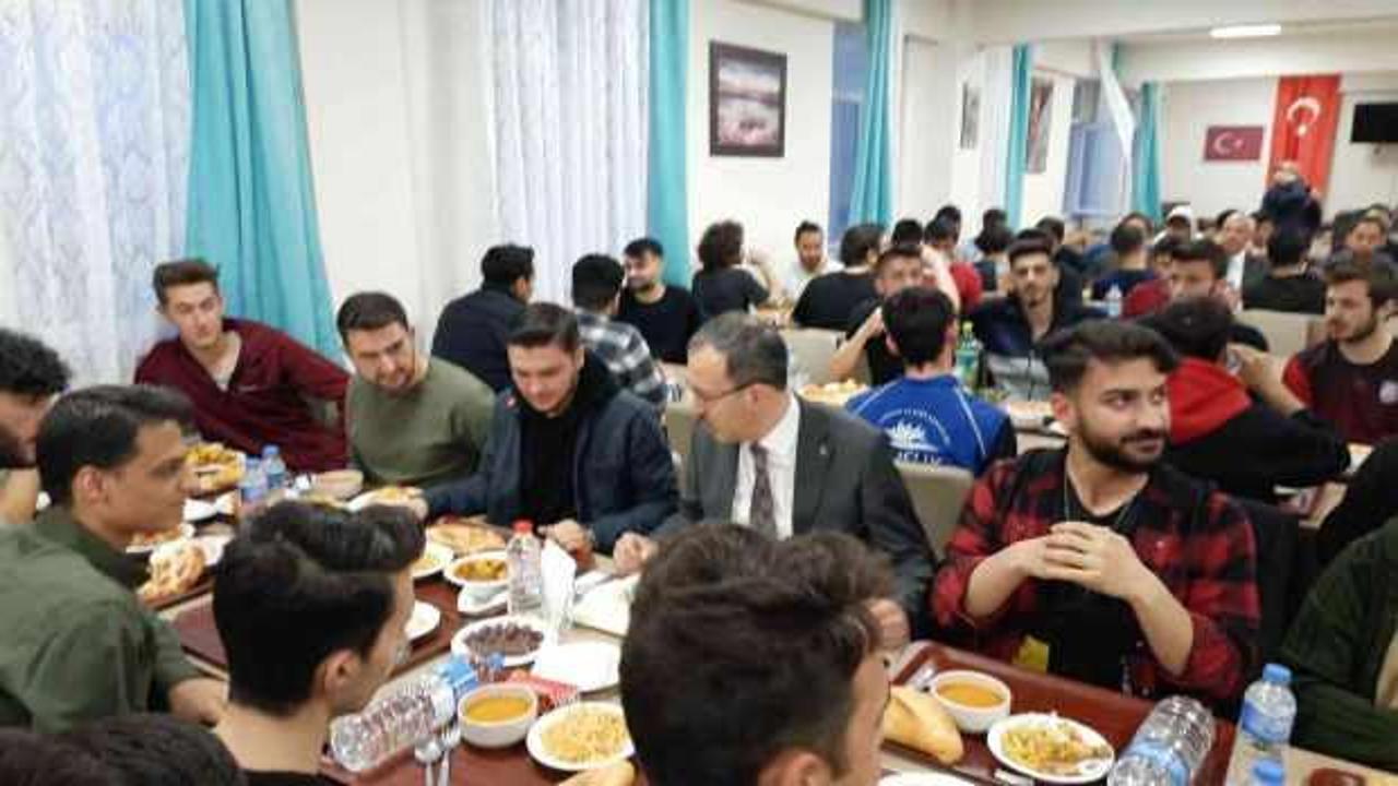 Bakan Kasapoğlu'nun iftarına katılan öğrencilere Ankara daveti