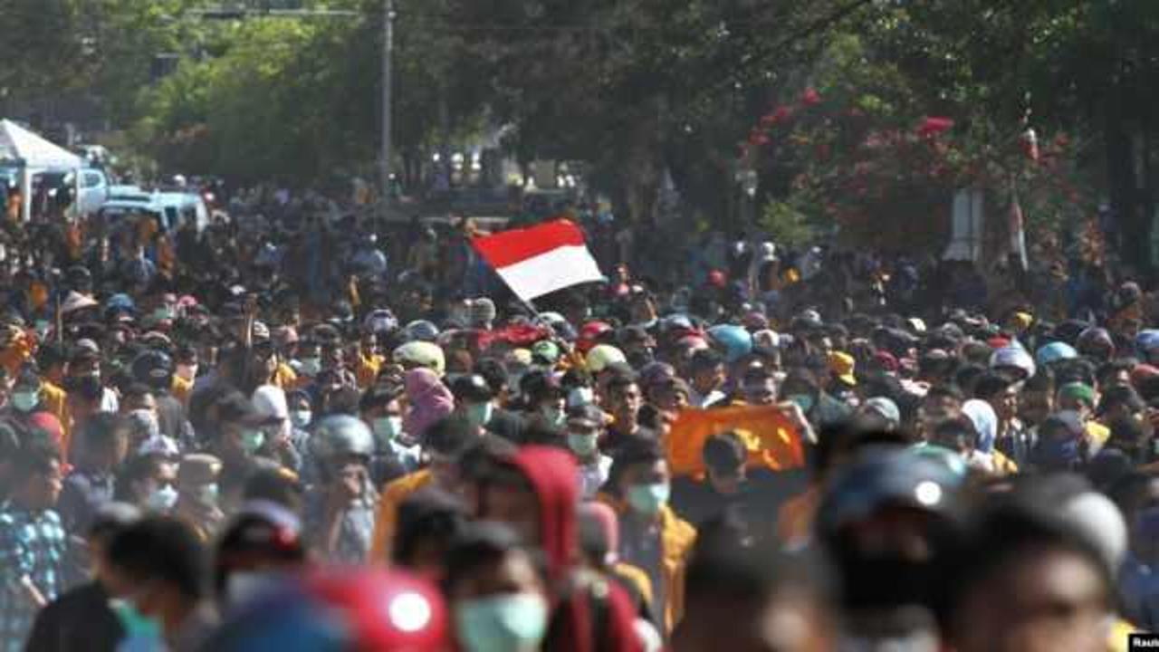 Endonezya'da seçimlerle ilgili iddialar halkı sokağa döktü