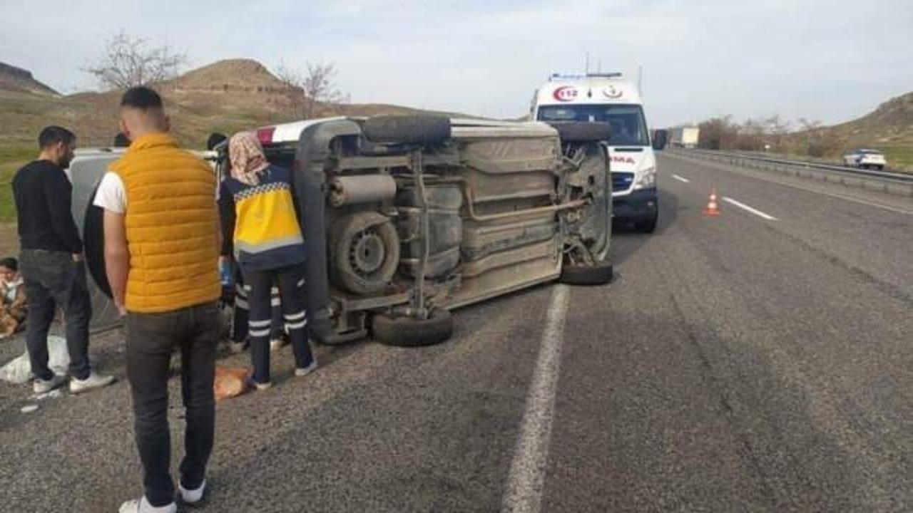 Kayseri'de hafif ticari araç yan yattı: 7 yaralı