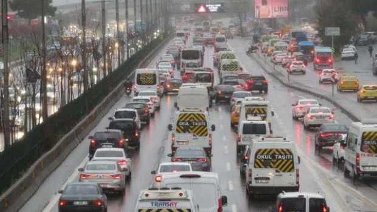 Okullar a&ccedil;ıldı, trafik yoğunluğu arttı 