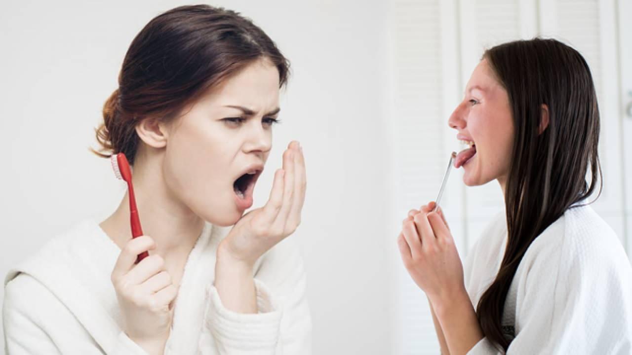Ramazan ayında ağız kokusunu önlemenin yolu: Dil temizliği