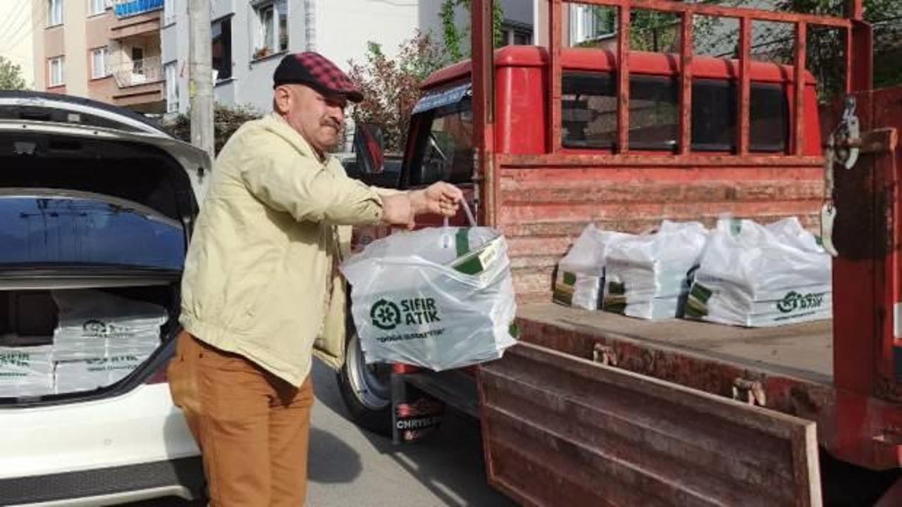 Devrekli muhtar ilki ger&ccedil;ekleştirdi! Ramazan Bayramı i&ccedil;in tatlı ve yumurta hediye etti