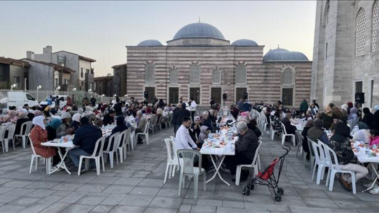 Ev Hanımları Platformu’ndan İstanbul'un 3 ilçesinde 3 ayrı iftar
