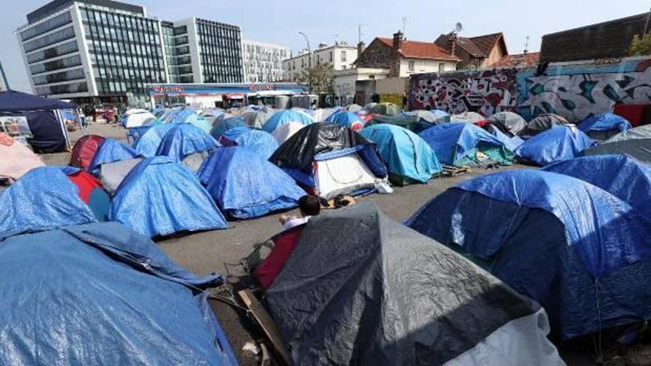 Fransa'da düzensiz göçmenlerin otoparkta yaşam mücadelesi