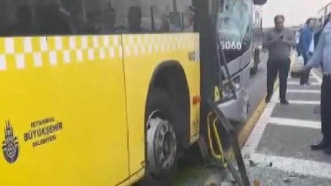 İstanbul'da 2 metrob&uuml;s &ccedil;arpıştı! Kaza anı kamerada!