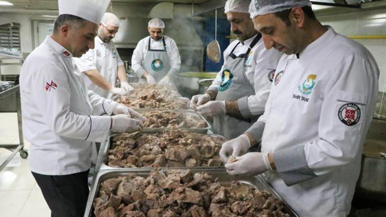 Şanlıurfa&rsquo;da 3 bin 296 vatandaşa geleneksel bayram yemeği ikram edildi