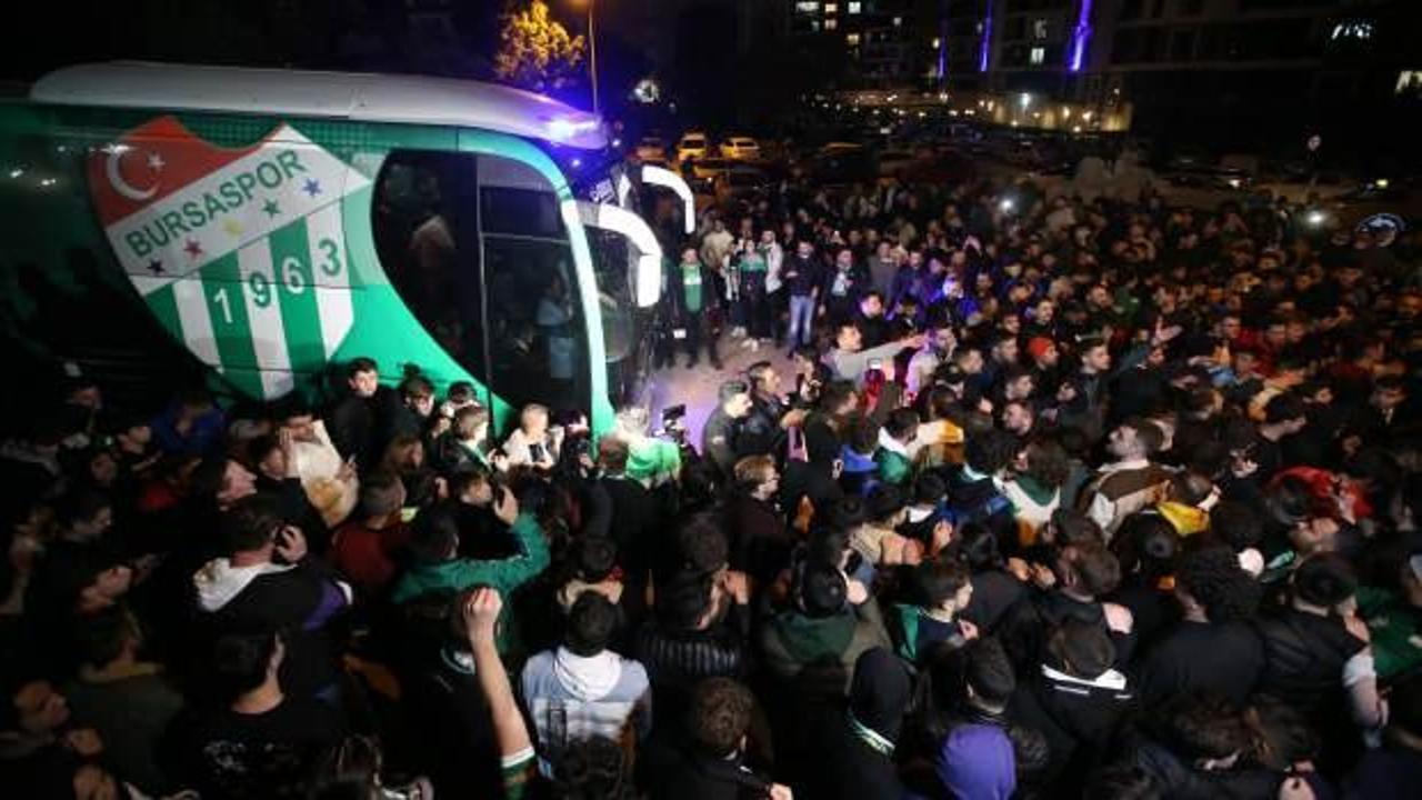 Bursaspor&rsquo;u binlerce taraftarı karşıladı