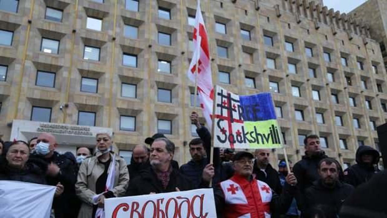 Gürcistan'da tutuklu Saakaşvili'ye destek gösterisi