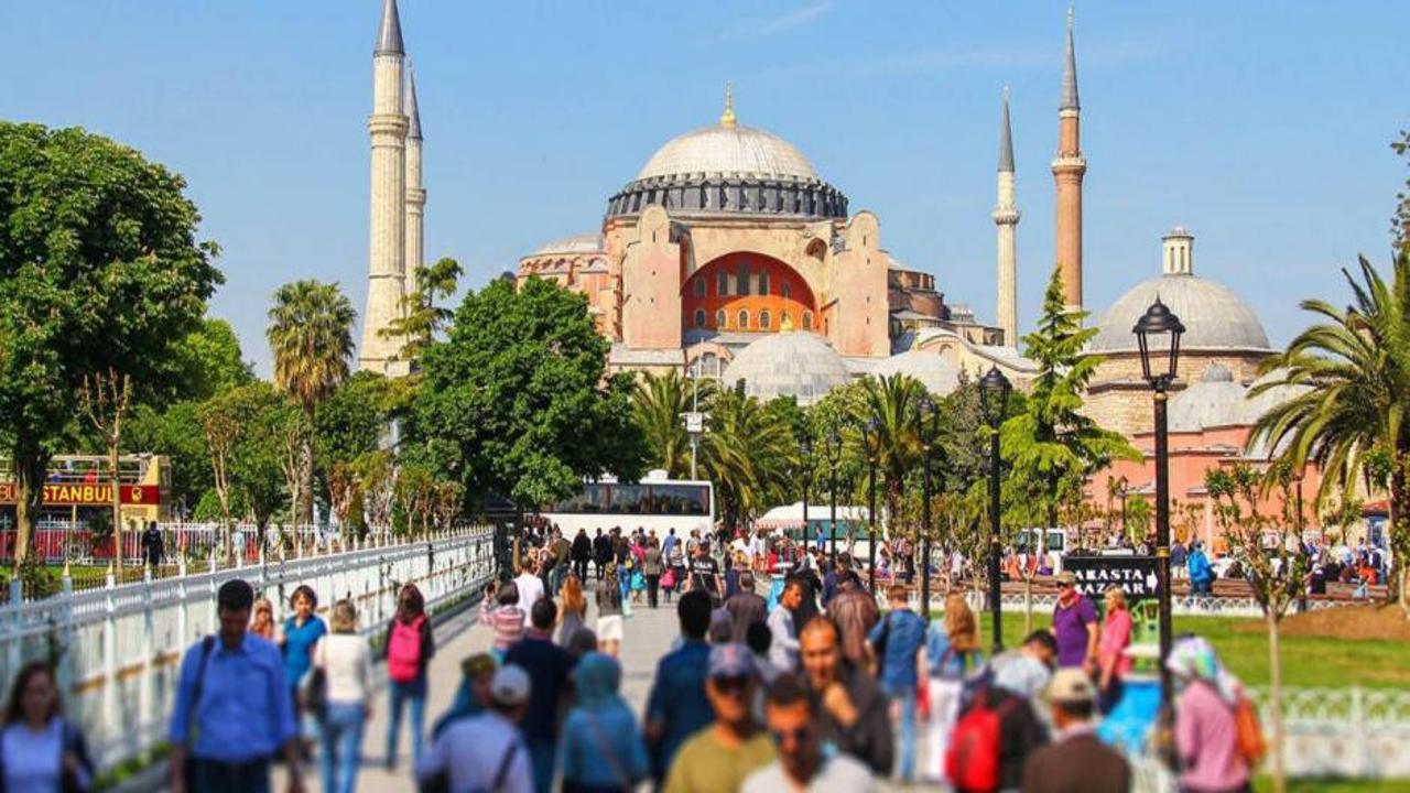 Türkiye, ilk 4 ayda yaklaşık 9 milyon ziyaretçi ağırladı