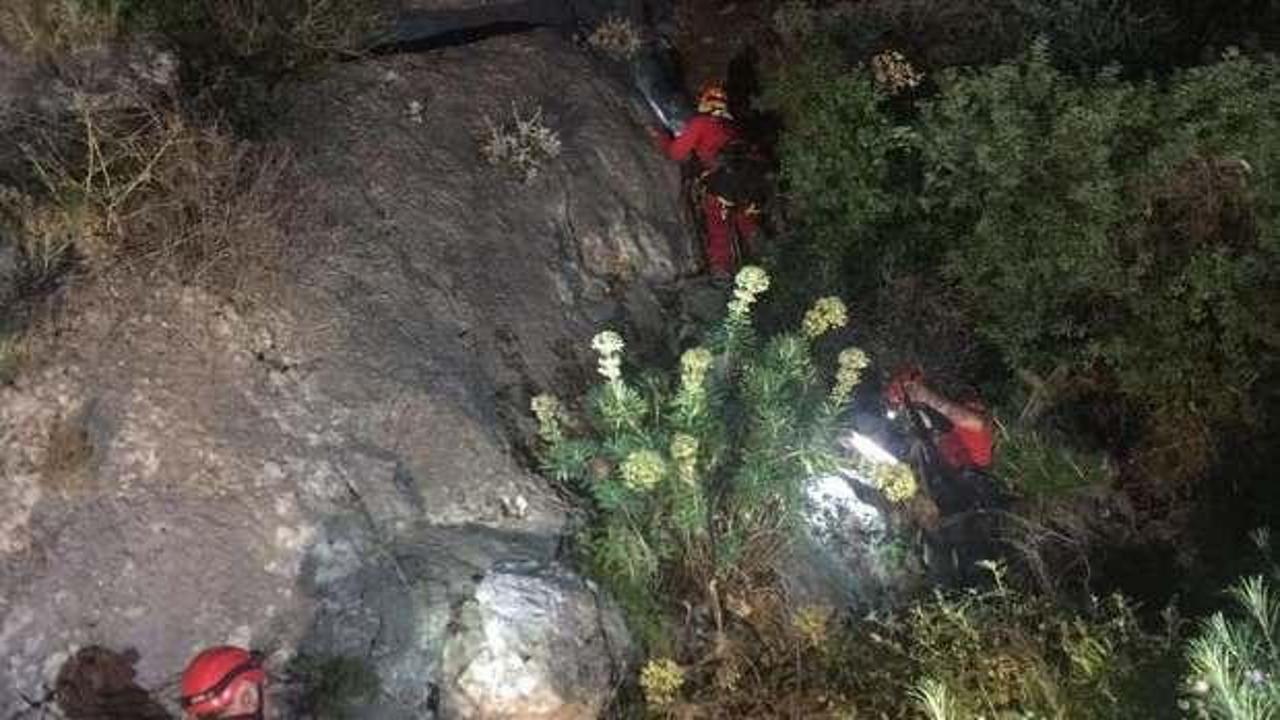 Kayalıklarda mahsur kalan turist kurtarıldı