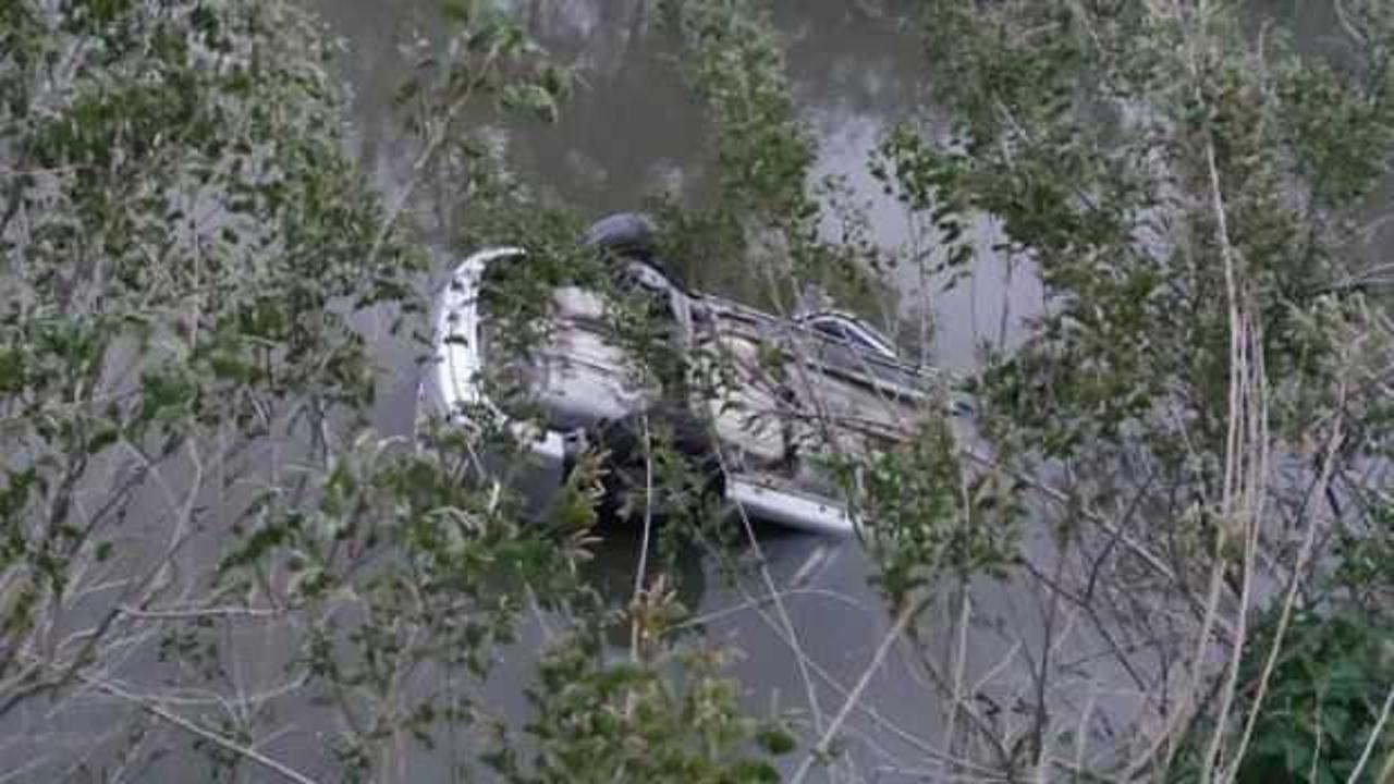 Otomobil Tunca Nehri'ne düştü: 2'si ağır 3 yaralı