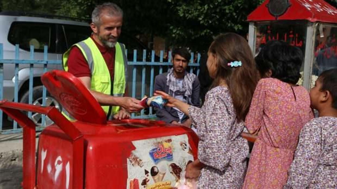 TİKA, Ramazan Bayramı'nda Afgan yetimlerin yüzünü güldürdü