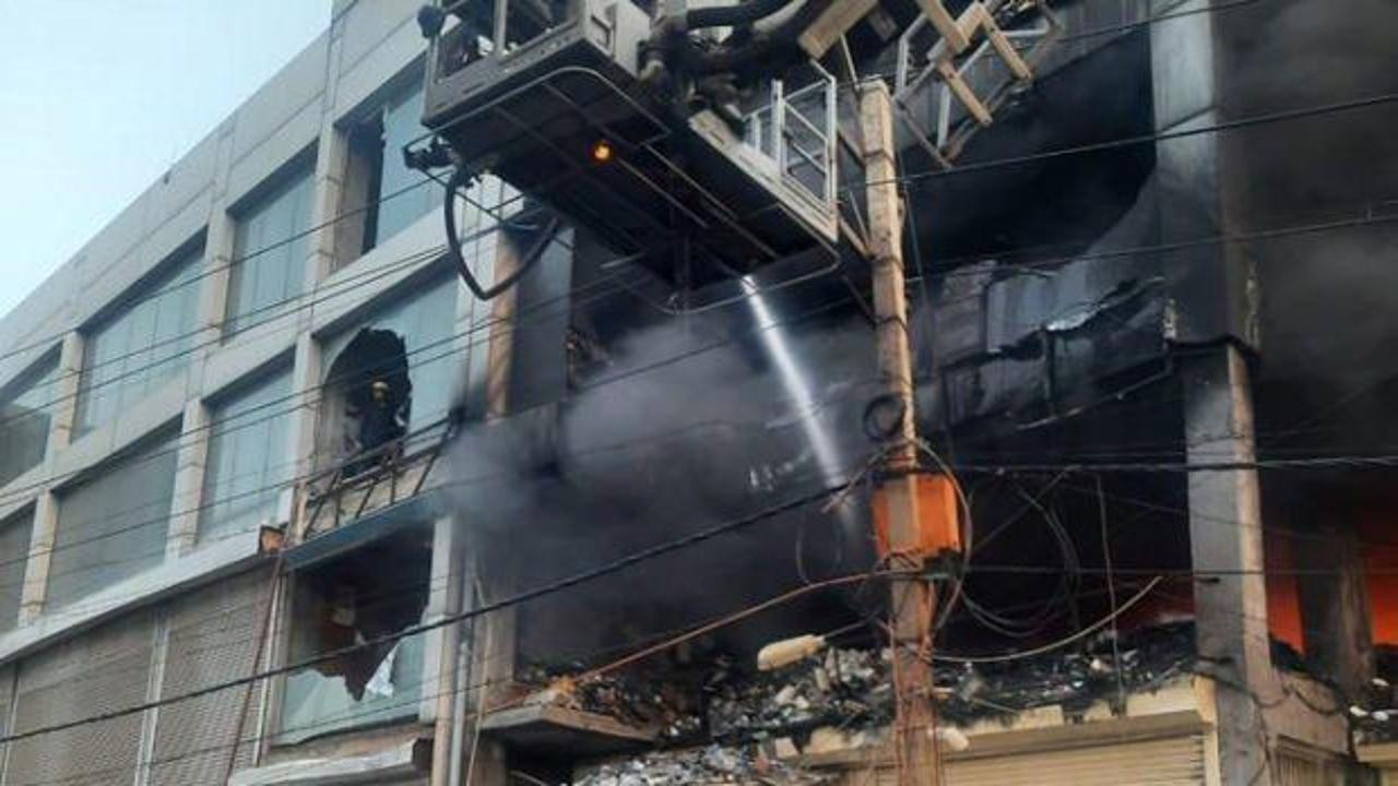 Hindistan’da binada yangın dehşeti: 26 ölü, 30 yaralı
