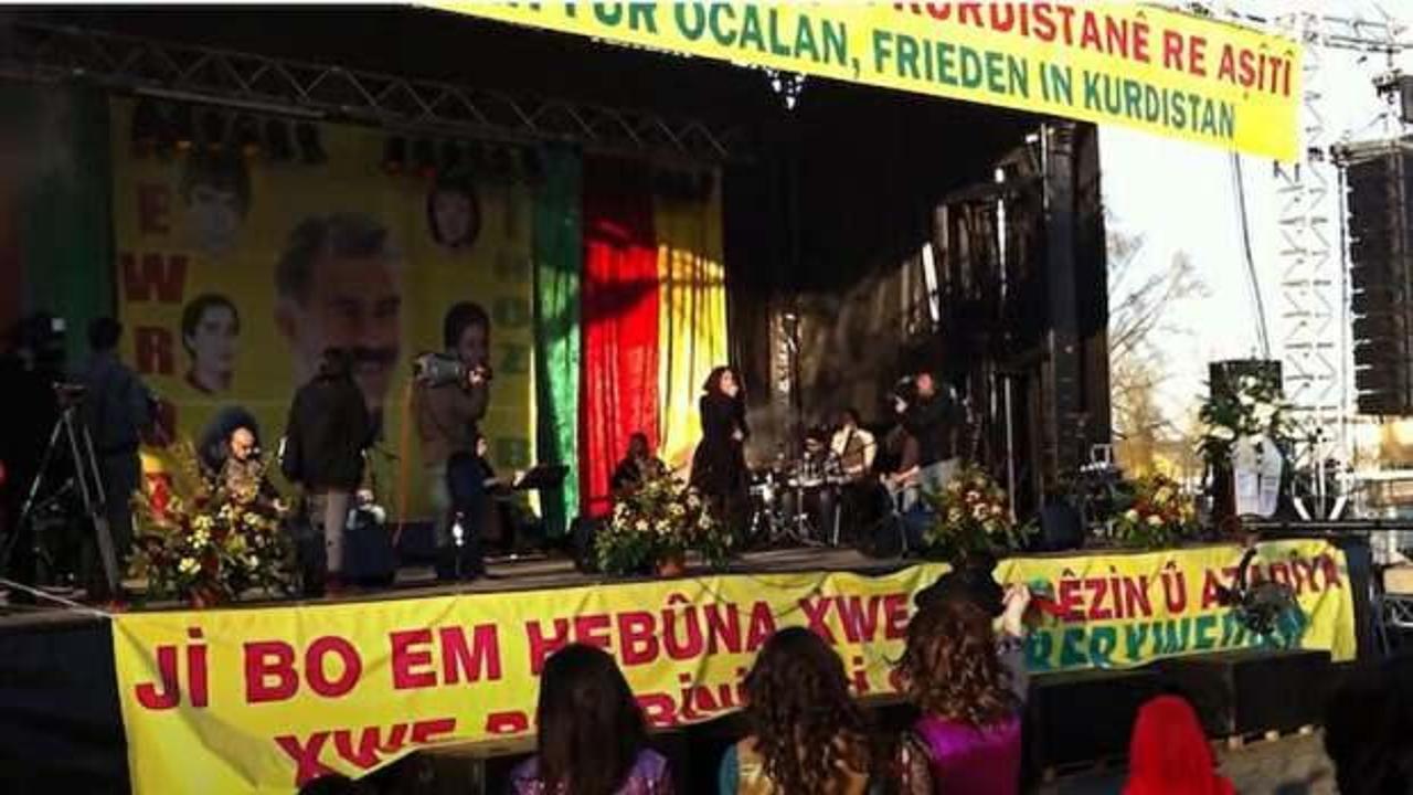 Kılıçdaroğlu, Öcalan posteri önünde şarkı söyleyen sanatçıya sahip çıktı!